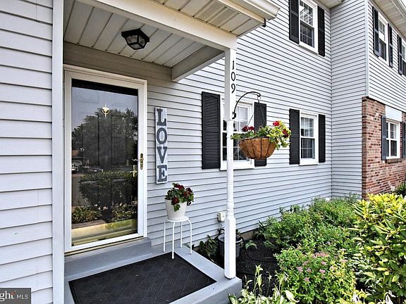 3rd image of 109 Macintosh Ln