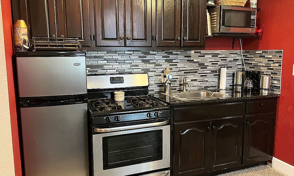 1st image of 86 N B St APT 8