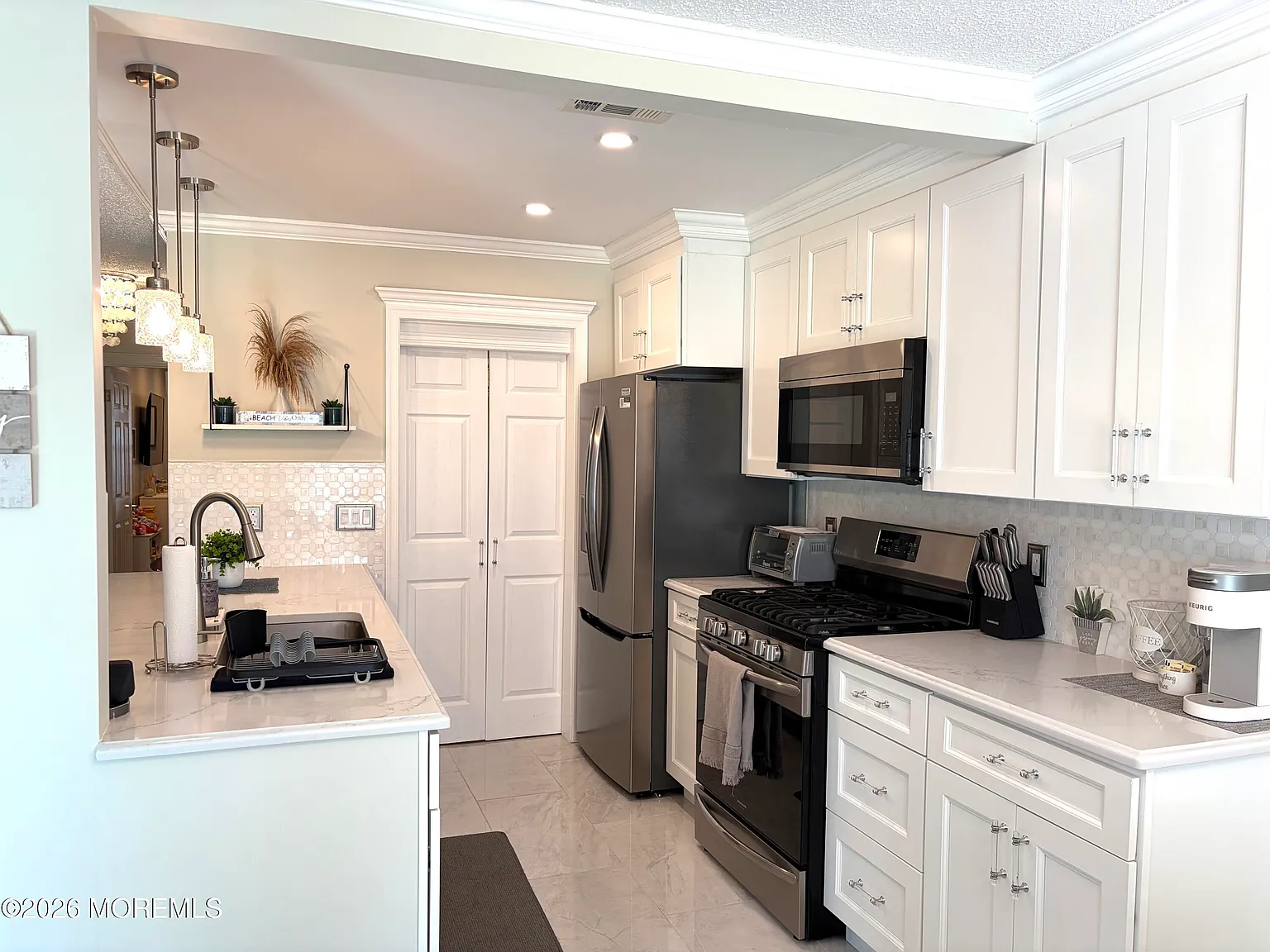 2 bed, 1003 sqft, $2,600 — Photo 3