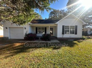 464 Northwoods Dr, Raeford, NC 28376