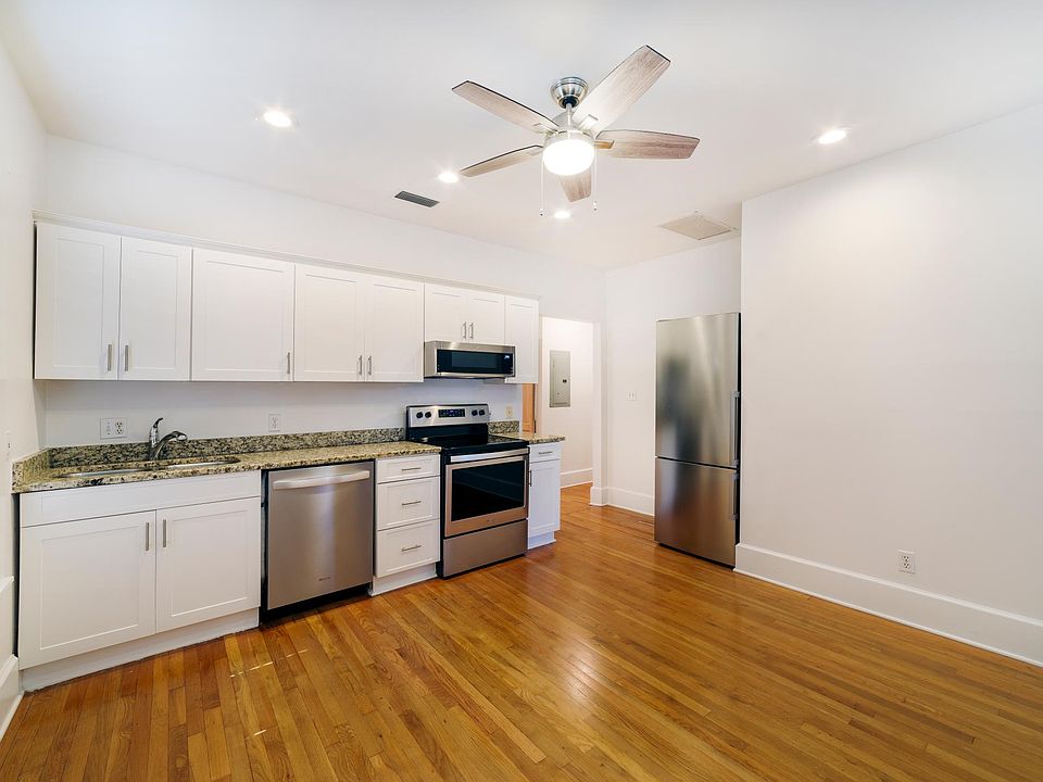 207 Westland - Modern Kitchen w/ Stainless Steel Appliances