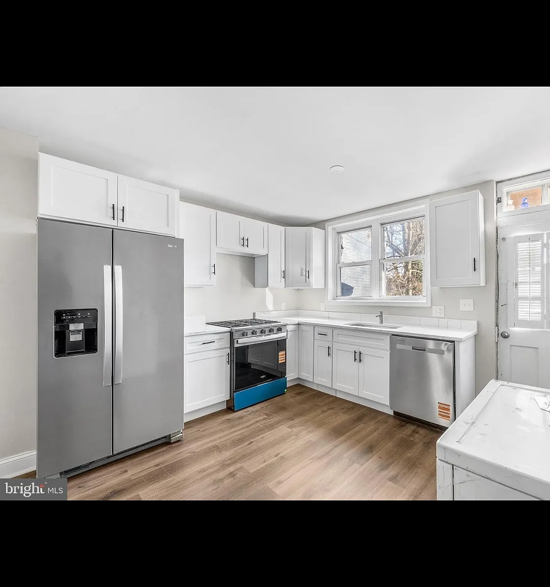 2517 W Pratt St — Photo 3