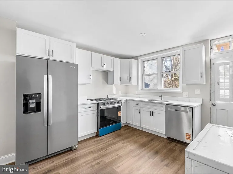2517 W Pratt St — Photo 3
