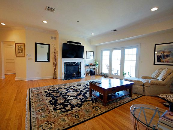 4th image of 5 Tenakill Park Dr #317-3Q