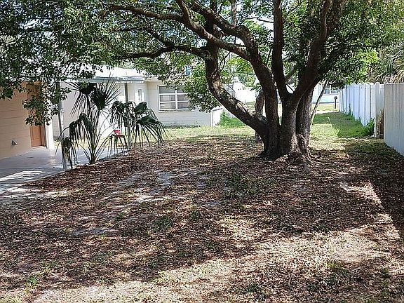3rd image of 3227 Columbus Dr