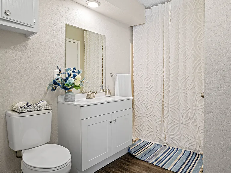 Diamond Creek Apartments — Photo 12