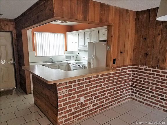 4th image of 450 SE 7th St APT 259