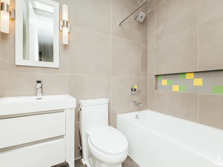 195 Menahan St #3C — Photo 8