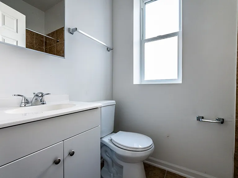 109 N Laramie Ave — Photo 17