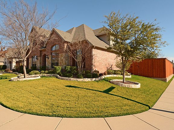 2nd image of 1106 Luna Ln