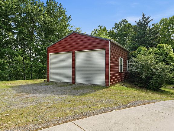 5th image of 2890 Lakins Dr