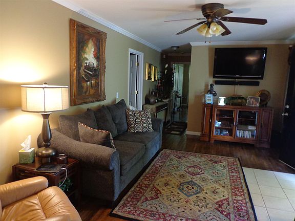 5th image of 121 Marseille Dr