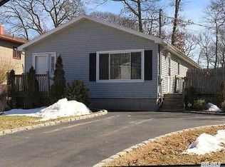 52 Prince St, Patchogue, NY 11772