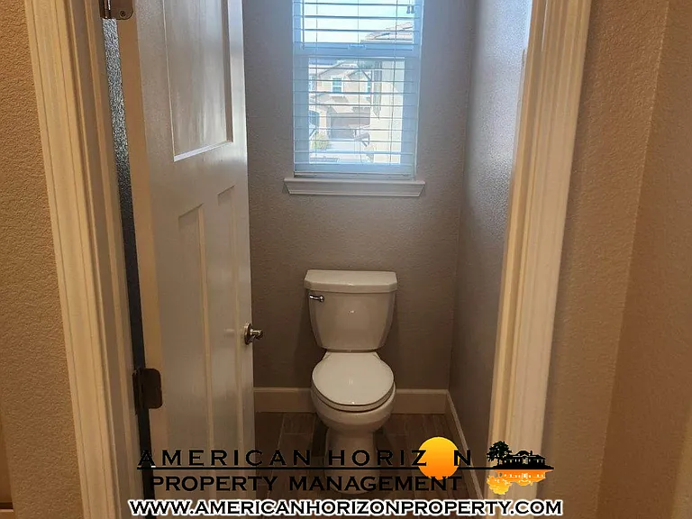 1402 Roth Pl — Photo 9