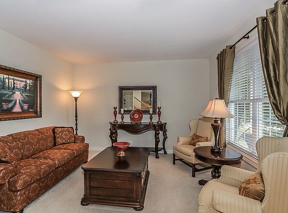 4th image of 5 Harrington Ct