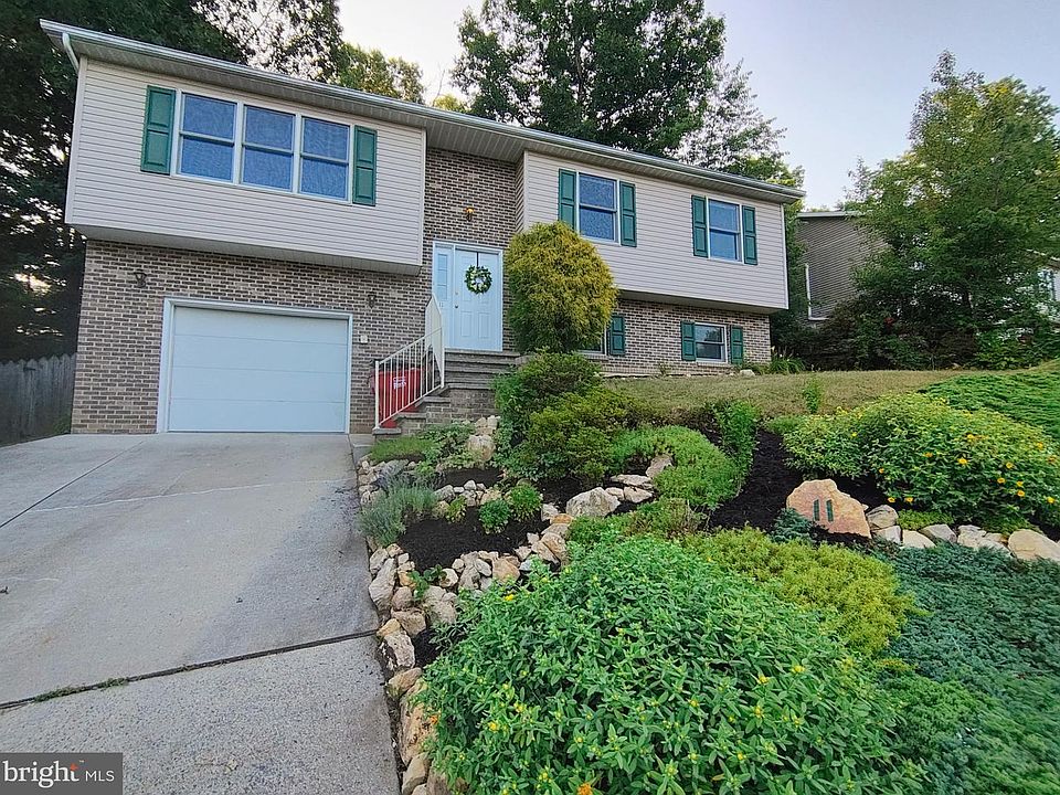 1st image of 11 Independence Dr
