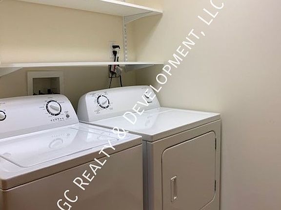 5th image of 515 Main St APT 310