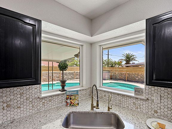 3rd image of 9609 Gairloch Dr