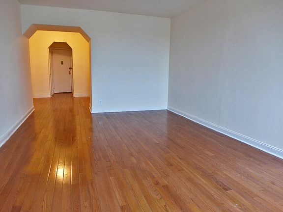 2nd image of 1035 Washington Ave APT 4N