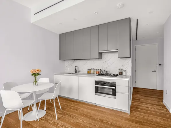 287 East Houston Street image 2 of 8