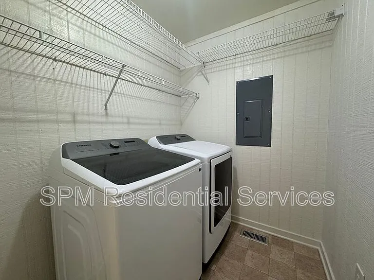 1154 Monroe Ln — Photo 26