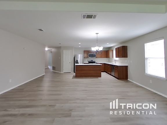 4th image of 1456 Willoughby Way