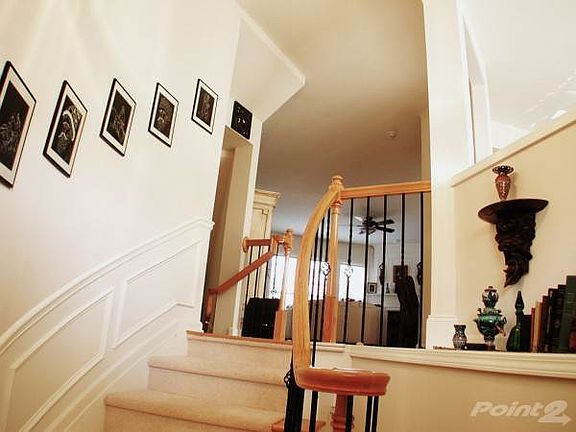 Curved 2 Story Foyer