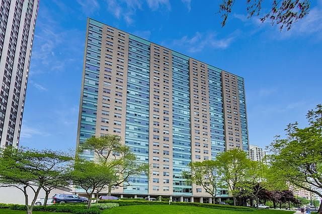 1st image of 3180 N Lake Shore Dr APT 4A