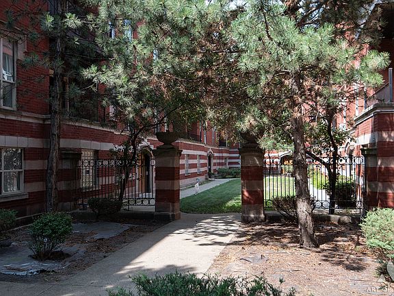 3rd image of 5148 S King Dr APT C1