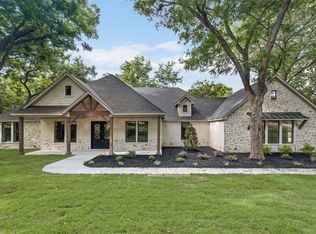 900 Red Oak Creek Dr, Red Oak, TX 75154