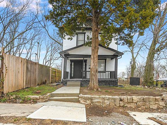 2nd image of 2747 Lister Ave
