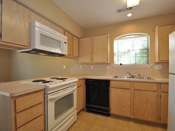 3rd image of 1621 N Leverett Ave APT 01