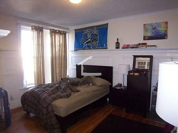 3rd image of 81 Gibbs St #001