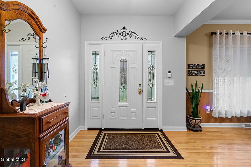 4th image of 5 Brighton Drive