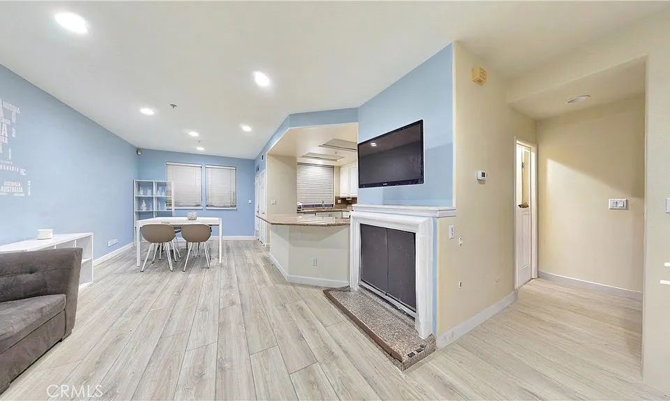 332 W Summerfield Cir