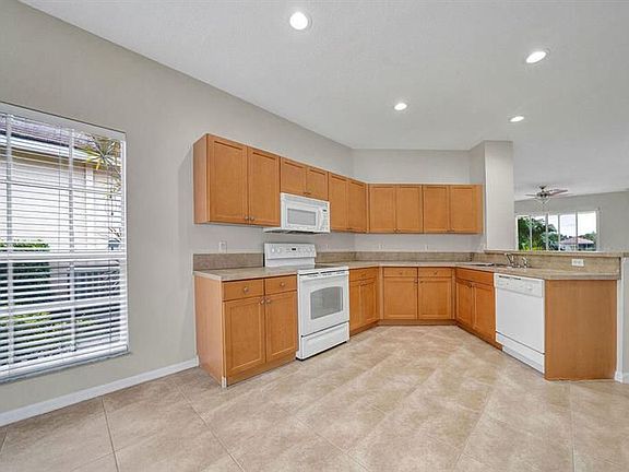 4th image of 9861 SW Eastbrook Cir