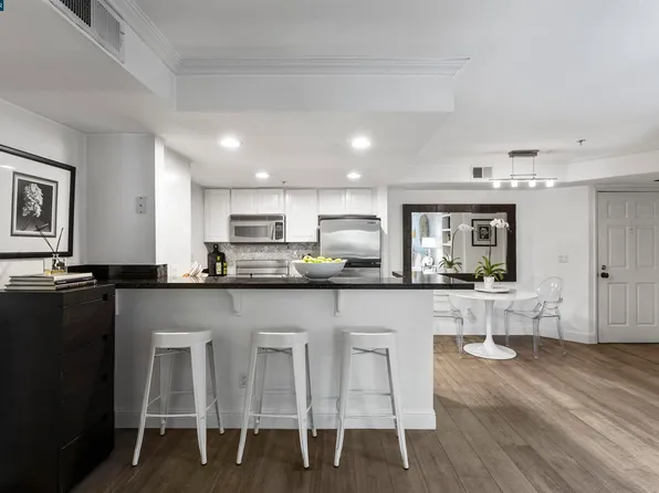 2560 Oak Rd APT 222, Walnut Creek, CA 94597