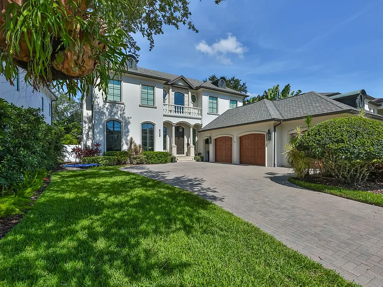 629 Riviera Dr — Photo 2