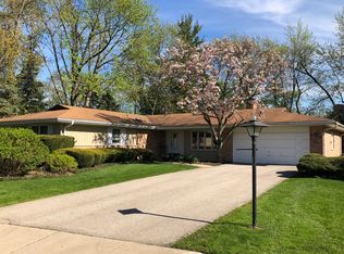 3235 Old Mill Rd, Northbrook, IL 60062