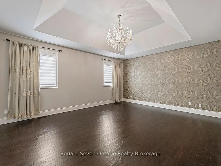 2147 Vineland Cres — Photo 30