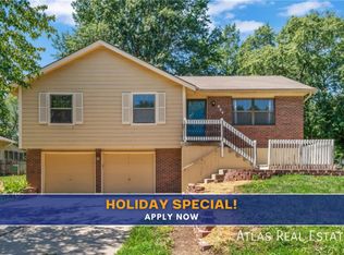 220 SE Country Ln, Lees Summit, MO 64063