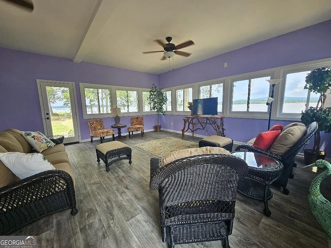 3 bed, 2.0 bath, 2800 sqft, $2,500 — Photo 4