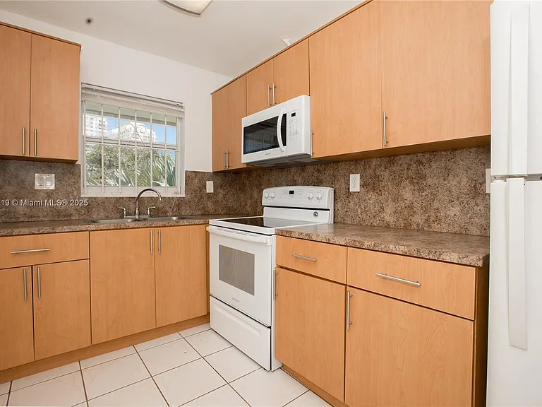 1060 NE 78th Street Rd #10 — Photo 7