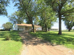 13807 82nd St, Oskaloosa, KS 66066