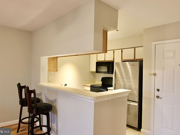 5th image of 3307 Wyndham Cres #1165