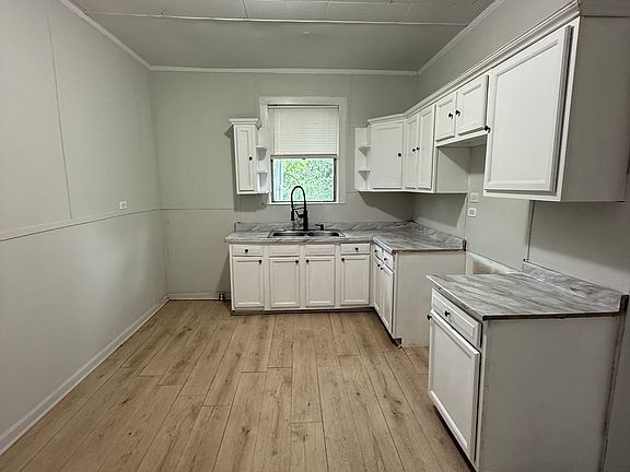 4th image of 528 Oregon St