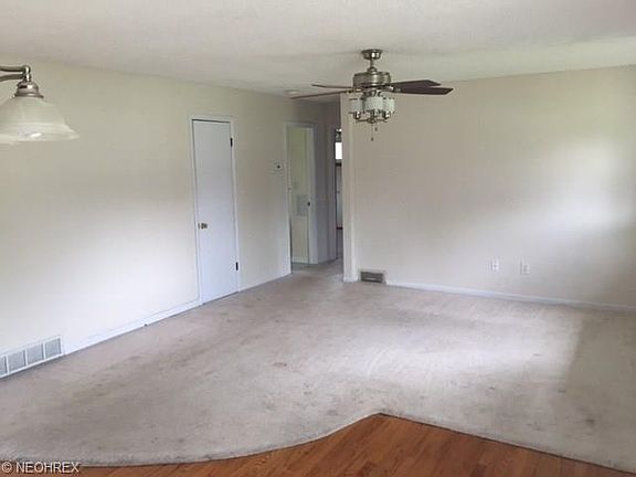 3rd image of 145 Briarleigh Dr