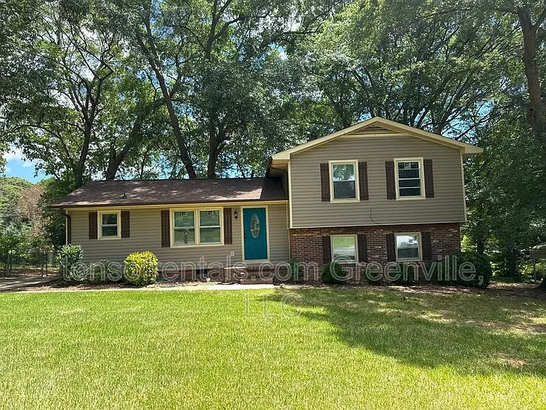 105 Chuckwood Dr — Photo 1