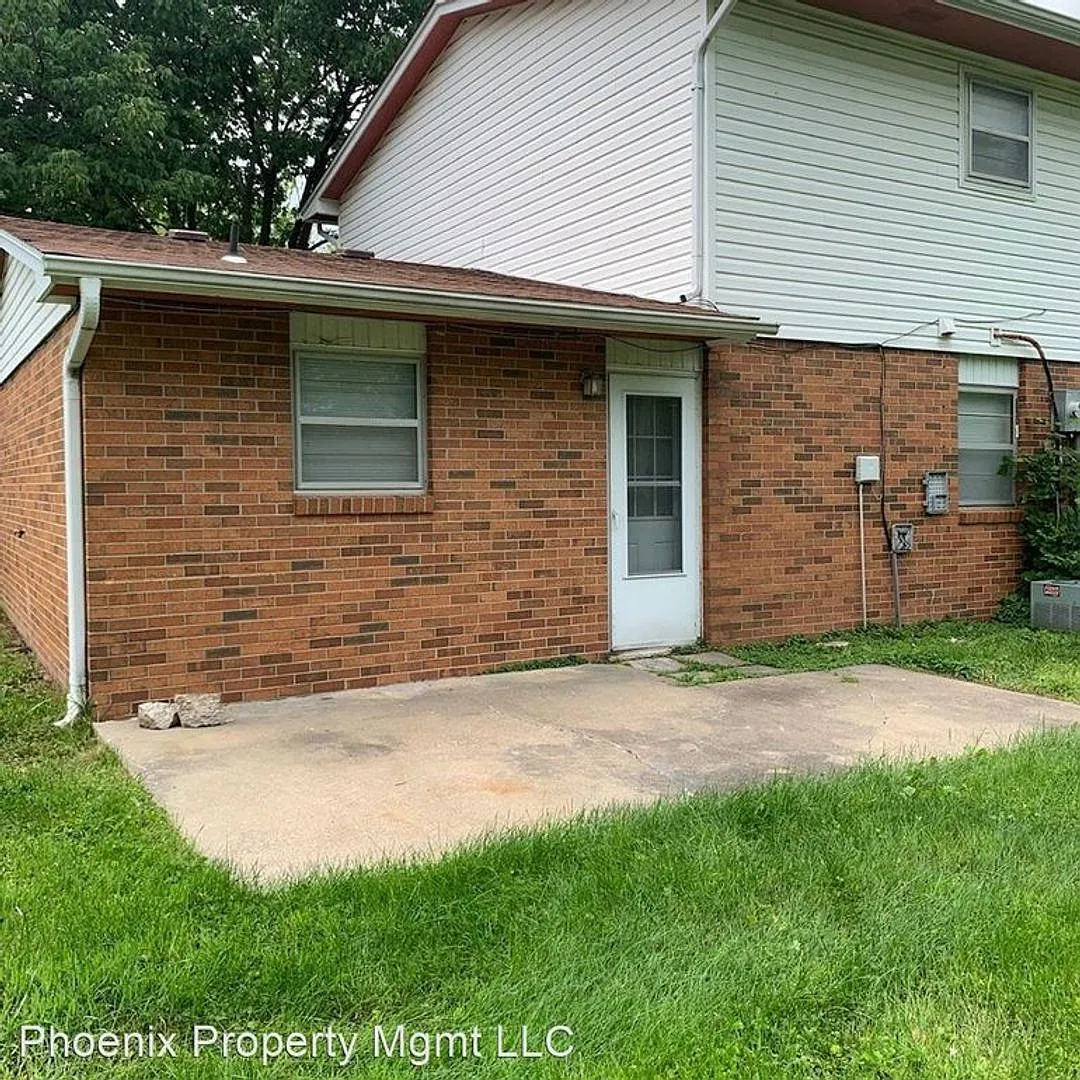 560 N East Park Ln — Photo 2
