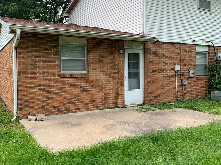 560 N East Park Ln — Photo 2